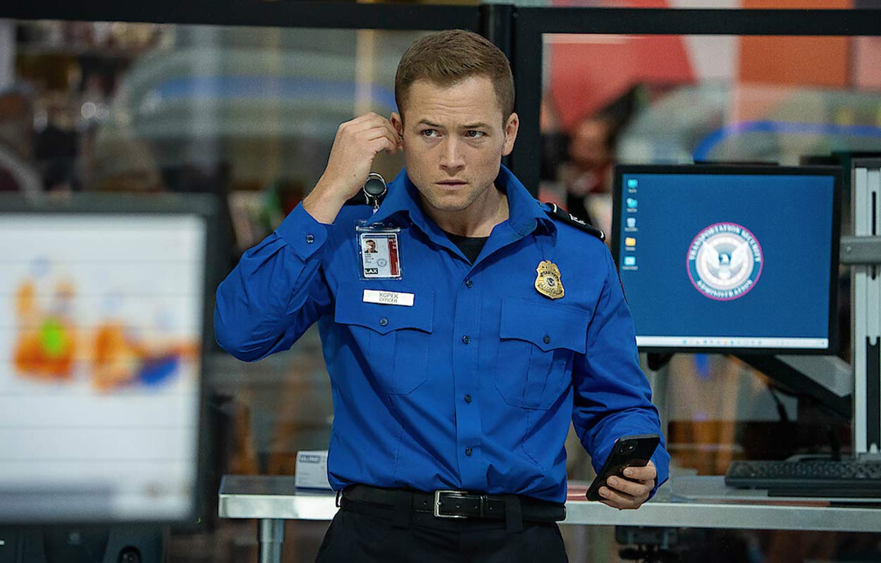 "Carry-On" med Taron Egerton är en av höstens stora premiärer på Netflix