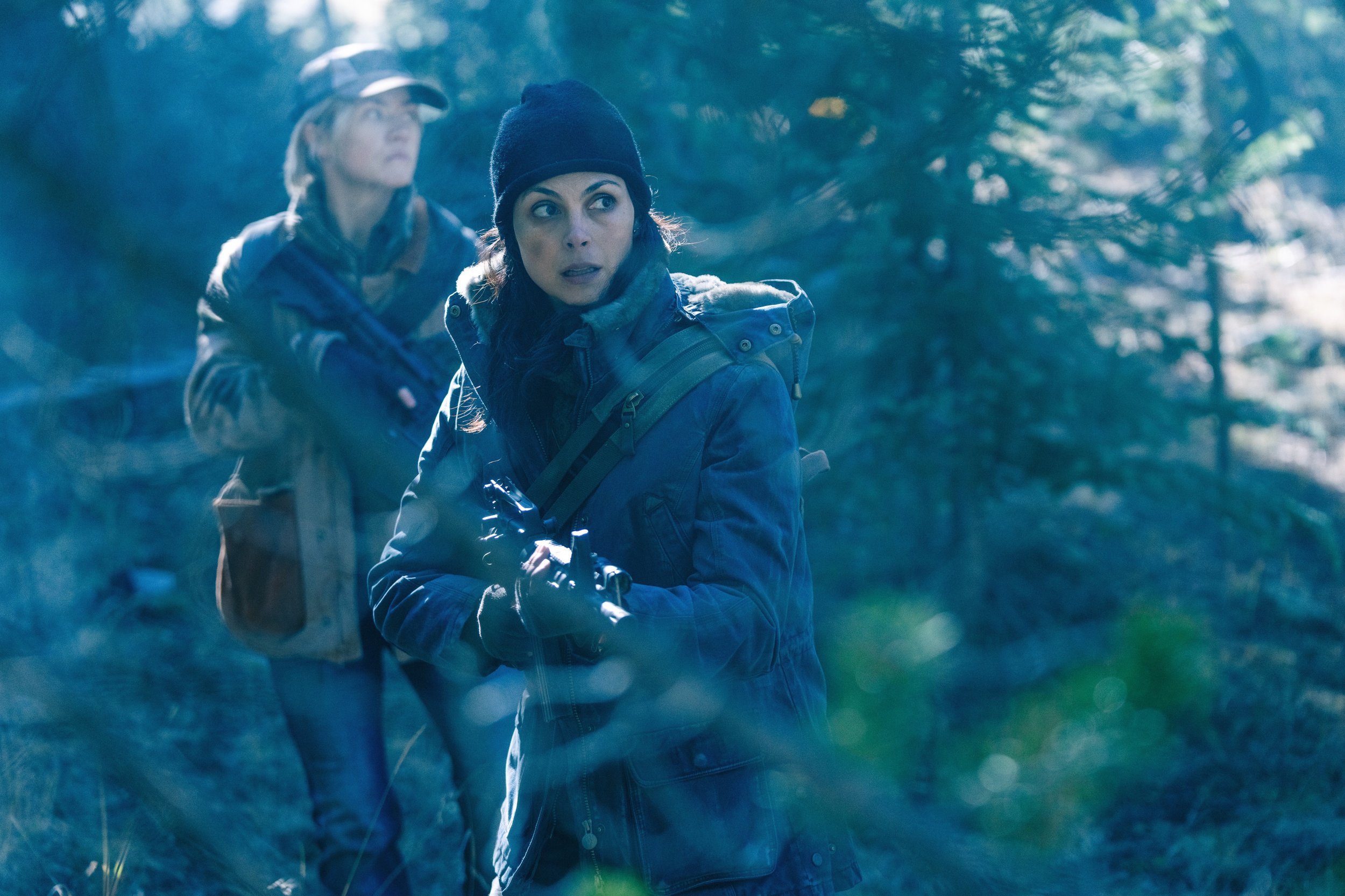 Morena Baccarin och Maddie Hasson i Elevation. Foto: Vertical.