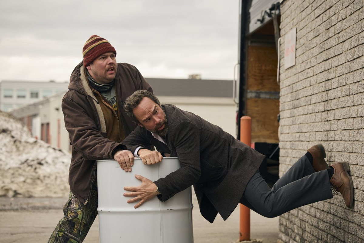 Chris Diamantopoulos och Guillaume Cyr i The Sticky. Foto: Amazon Prime.