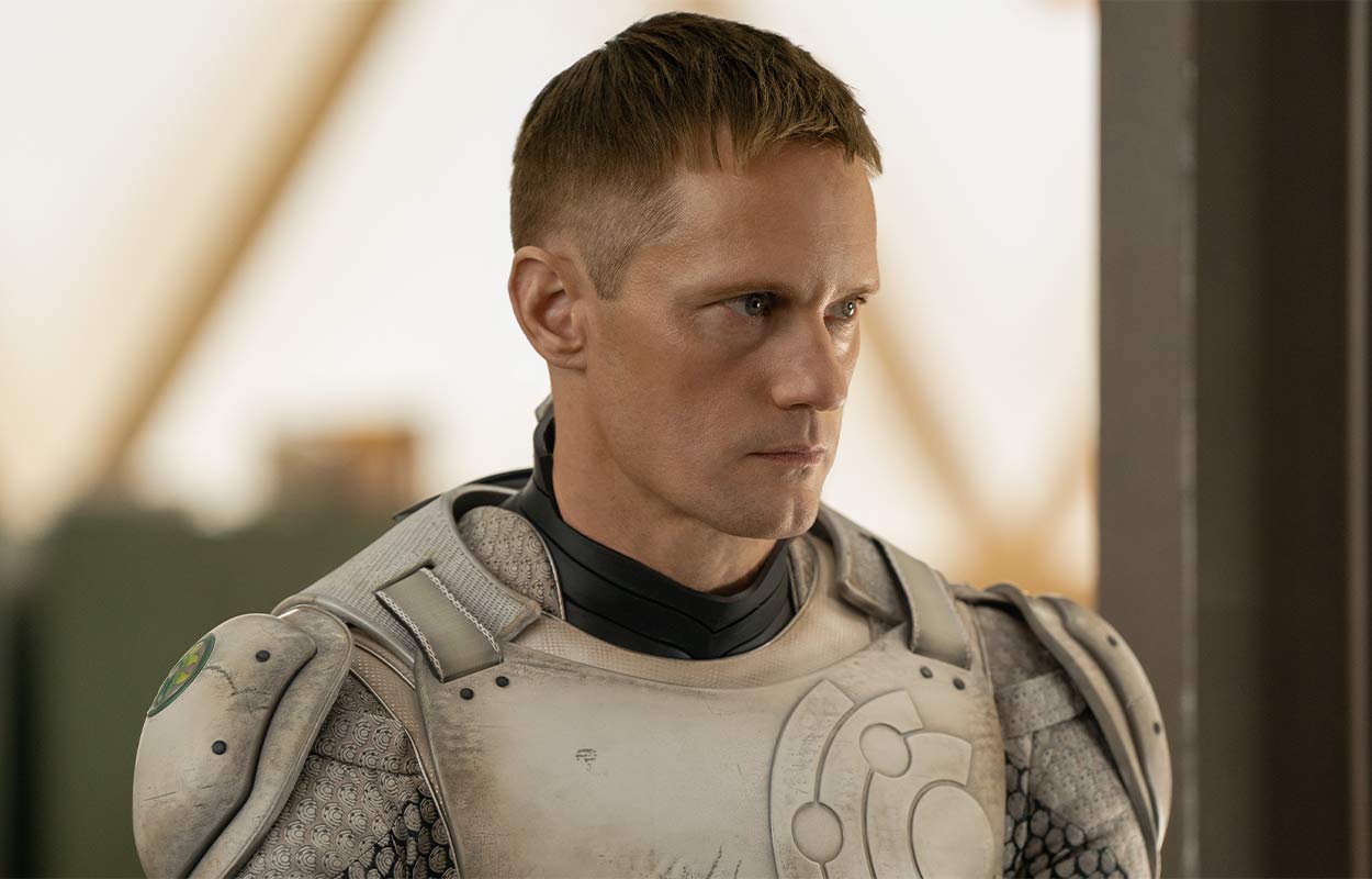 Se Alexander Skarsgård som ”Murderbot” i ny thriller – premiär till våren